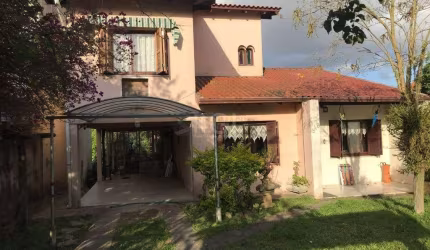 Casa para Venda - 347m², 5 dormitórios, sendo 2 suites, 2 vagas - Tristeza