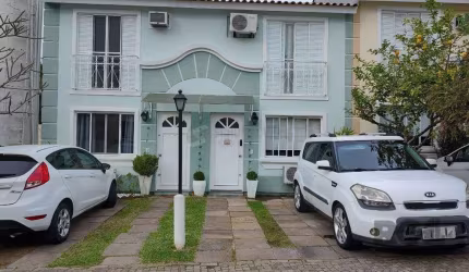 Sobrado em condomínio, 2 quartos, suite americana, churrasqueira, 1 vaga - Bairro Cavalhada