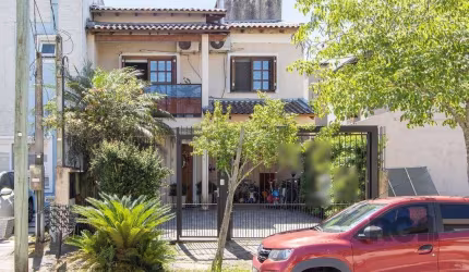 Sobrado no Jardins do Prado, com 3 dormitórios, sendo 1 suíte com sacada, sala 02 ambientes,
