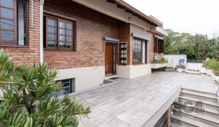 Casa para Venda - 440m², 3 dormitórios, sendo 1 suites, 2 vagas - Santa Tereza