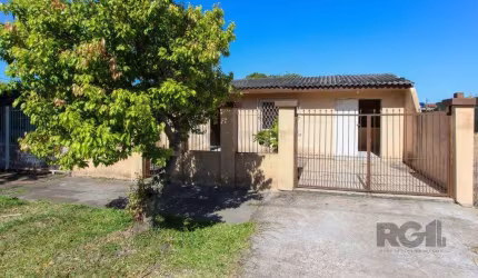 Casa de 2 dormitórios 1 vaga e um amplo pátio na Hípica Porto Alegre