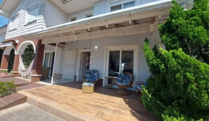 Casa em Condomínio Fechado com 3 quartos e 150m² privativos