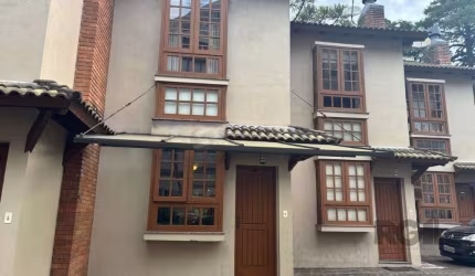 Sobrado de Alvenaria em Condominio no bairro Nobre de Gramado