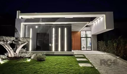 Casa térrea no Condomínio Velas da Marina com 4 suítes, piscina e 243m² privativos