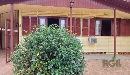 Casa térrea com salão de festas