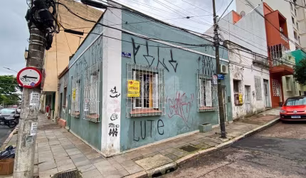 Casa de esquina com 64m², próximo ao Cais Embarcadero