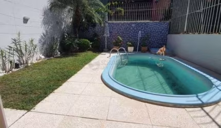 Casa para Venda - 185m², 3 dormitórios, sendo 1 suites, 2 vagas - Bahamas