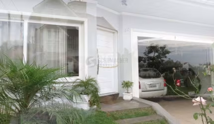 Casa para Venda - 220m², 3 dormitórios, sendo 2 suites, 4 vagas - Coronel Aparício Borges