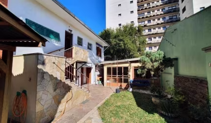 Casa para Venda - 250m², 4 dormitórios, sendo 1 suites, 4 vagas - Centro
