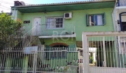 Casa sobrado no bairro Petrópolis de 4 dormitórios
