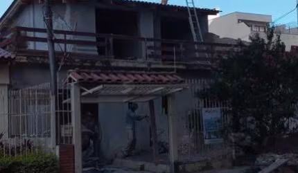 Casa no Passo D&amp;#39;areia terreno com 300m²