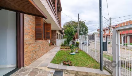 Casa no Jardim Ipu com 5 dormitórios e 2 vagas e piscina