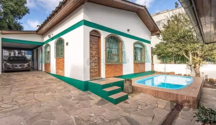 Casa no bairro Vila Ipiranga de 3 dormitórios e 3 vagas