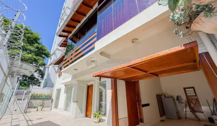 Casa Unifamiliar e Serviço no bairro Menino Deus em Porto Alegre
