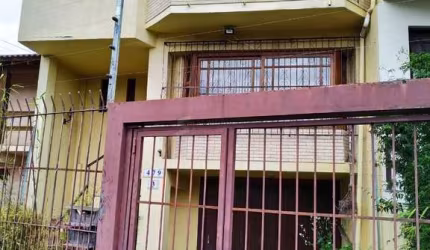 CASA COM 220m², 3 DORMITORIOS, SUITE, 4 VAGAS DE GARAGEM COBERTAS, BAIRRO IPANEMA, EM PORTO ALEGRE, RS