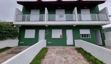 Casa para Venda - 75m², 2 dormitórios, 2 vagas - Guarujá