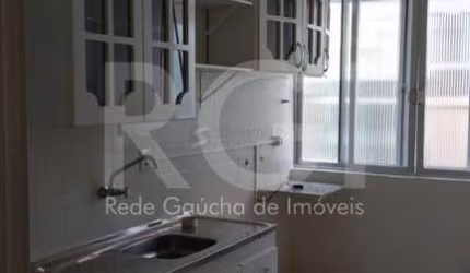 Apartamento 2 quartos, 2 vagas garagem, semi-mobilado na Praia de Belas!