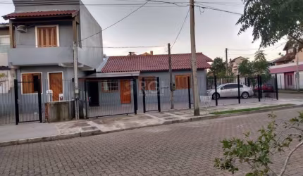 Casa com 5 quartos, 1 suíte, 4 vagas de garagem, no bairro Aberta dos Morras, Porto Alegre/RS