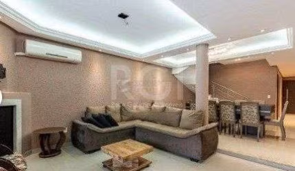 Casa para Venda - 225.43m², 3 dormitórios, sendo 1 suites, 2 vagas - Guarujá