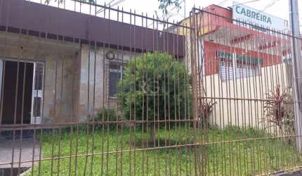 Casa com 03 dormitórios e 01 suíte no Bairro Partenon Porto Alegre/RS