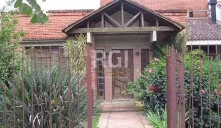 Casa para Venda - 260m², 3 dormitórios, sendo 1 suites, 7 vagas - Nonoai