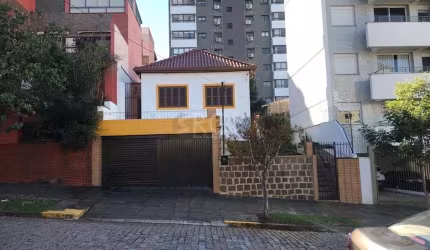 Casa para Venda - 247.5m², 3 dormitórios, 2 vagas - Petrópolis