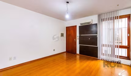 Apartamento com 2 dormitórios e 1 vaga de garagem escriturada no bairro Rio Branco