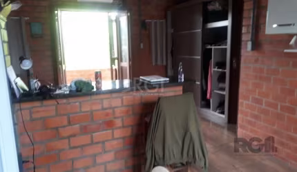 Casa com 3 dormitórios, sendo 1 suíte no bairro Hípica