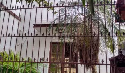 Casa para Venda - 400m², 3 dormitórios, sendo 2 suites, 2 vagas - Floresta