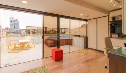 Cobertura para Venda - 252m², 3 dormitórios, sendo 1 suites, 2 vagas - Menino Deus