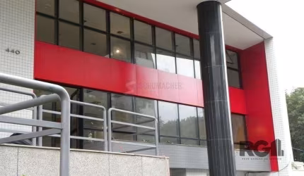 Loja com 113m² de área privativa no Bairro Três Figueiras