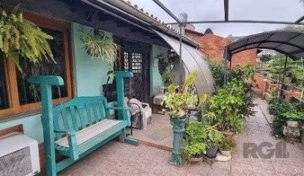 Vende-se ampla casa 6 quartos, 2 suítes, 5 vagas de garagem, churrasqueira e duas entradas individuais - 360m² - Chácara das Pedras