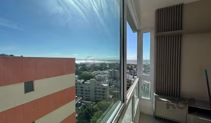 Vende-se amplo apartamento 3 quartos com suíte e 2 vagas no Menino Deus - 88m²