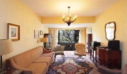 Vende-se amplo apartamento 3 quartos com suíte e 2 vagas no coração do Moinhos de vento, com 134m²