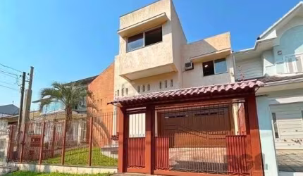 Casa em Porto Alegre, no bairro Nonoai, com 4 dormitório(s), à venda.