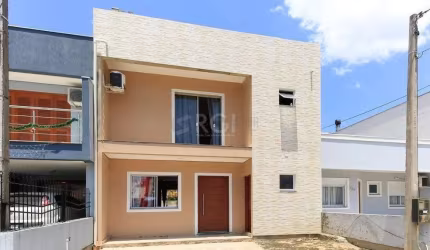 Casa no bairro Hípica - 3 dormitórios