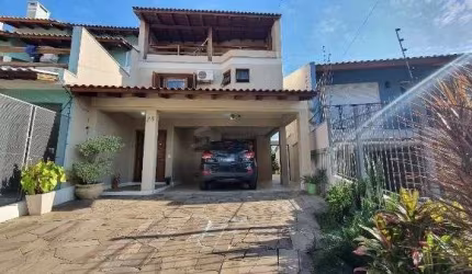 Casa em Porto Alegre, no bairro Espírito Santo, com 3 dormitório(s), e 3 banheiros, à venda.