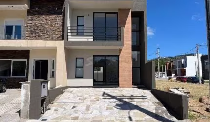 Casa Condominio em Porto Alegre, no bairro Campo Novo, com 3 dormitório(s), e 3 banheiros, à venda.