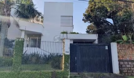 Casa em Porto Alegre, no bairro Espírito Santo, com 3 dormitório(s), e 3 banheiros, à venda.