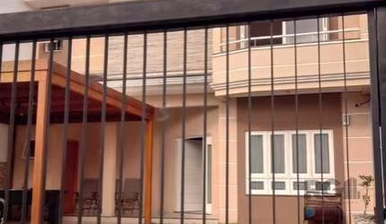 Casa sobrado semi mobiliado, 3 dormitórios, 1 suíte master, vagas de garagem, Bairro Parque da matriz
