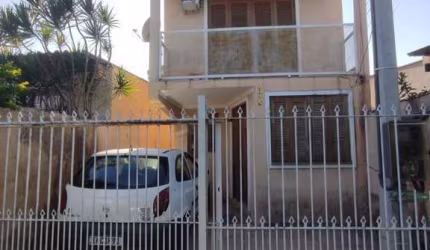 Sobrado de 3 pisos localizado no bairro Hipica - 3 Dormitórios