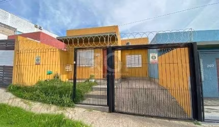 Casa em Porto Alegre, no bairro Campo Novo, com 2 dormitório(s), e 2 banheiros, à venda.