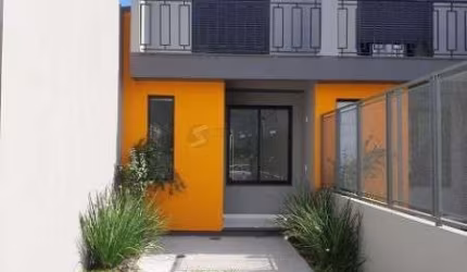 Sobrado em Porto Alegre, no bairro Aberta dos Morros, com 2 dormitório(s), e 2 banheiros, à venda.