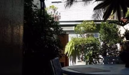 Sobrado em Porto Alegre, no bairro Hípica, com 3 dormitório(s), e 3 banheiros, à venda.