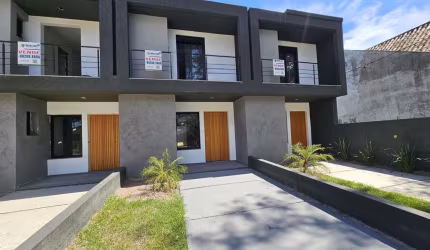 Casa em Porto Alegre, no bairro Aberta dos Morros, com 3 dormitório(s), e 3 banheiros, à venda.