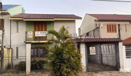 Casa à venda na Rua Martinho Lutero, localizada no bairro Harmonia em Canoas, RS.