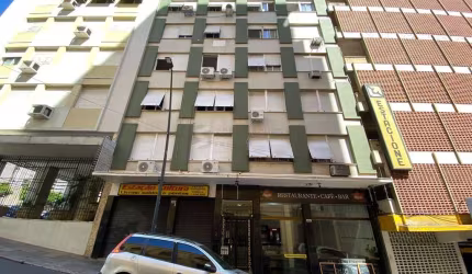 APARTAMENTO REFORMADO NO CORAÇÃO DO CENTRO