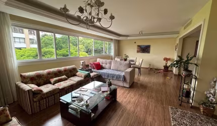 Vende-se amplo apartamento 3 quartos com suíte, 2 vagas - 153m² - Bom Fim