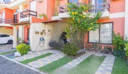 Linda casa com 3 dormitórios, sendo 1 Suíte, Sala Ampla no Condomínio de Ótima Localização