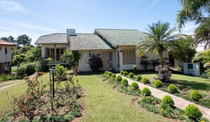 Casa em Condomínio em Cavalhada